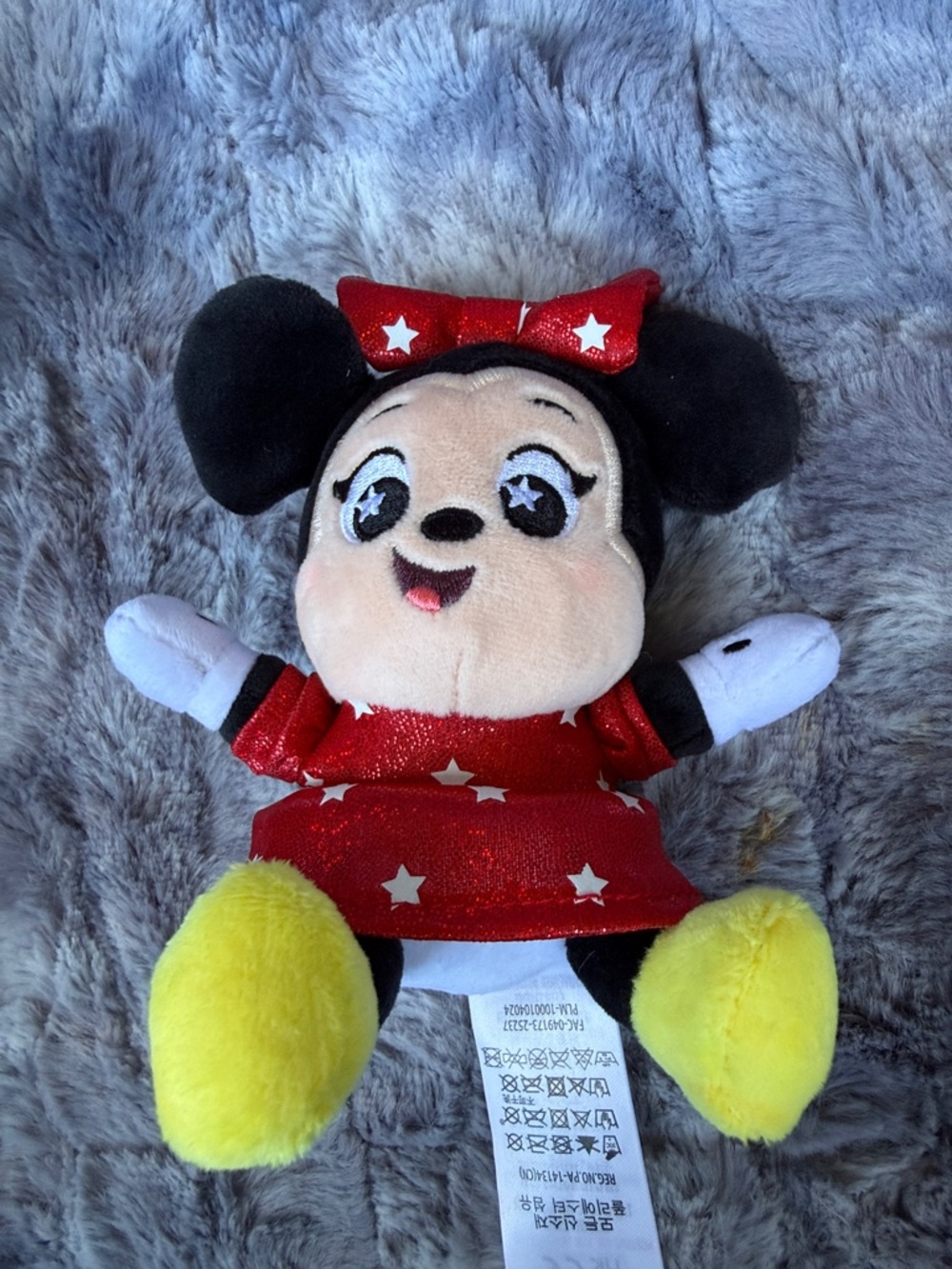 Disney Wishables Shimmer Minnie Mouse Plush - Picture 2 of 8